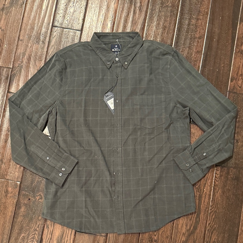 Men's Green Button-Up Shirt